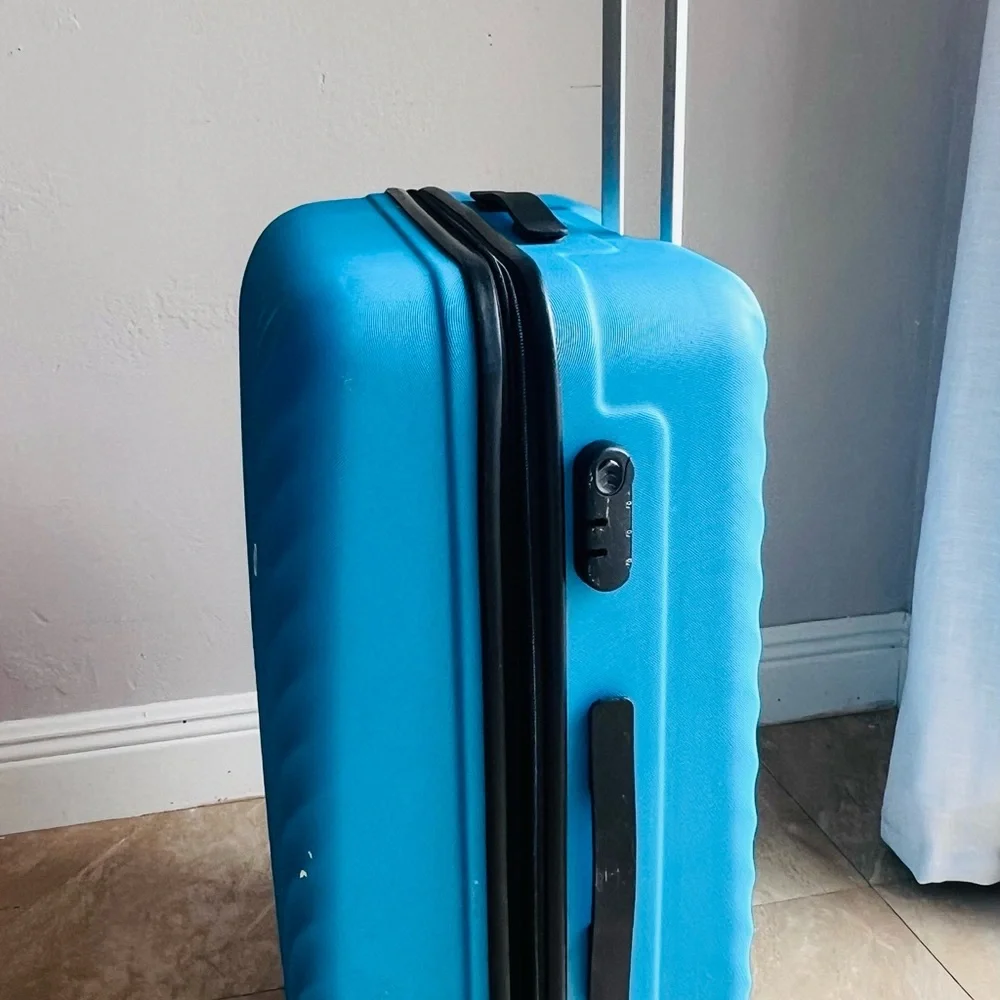 N/A used suitcase